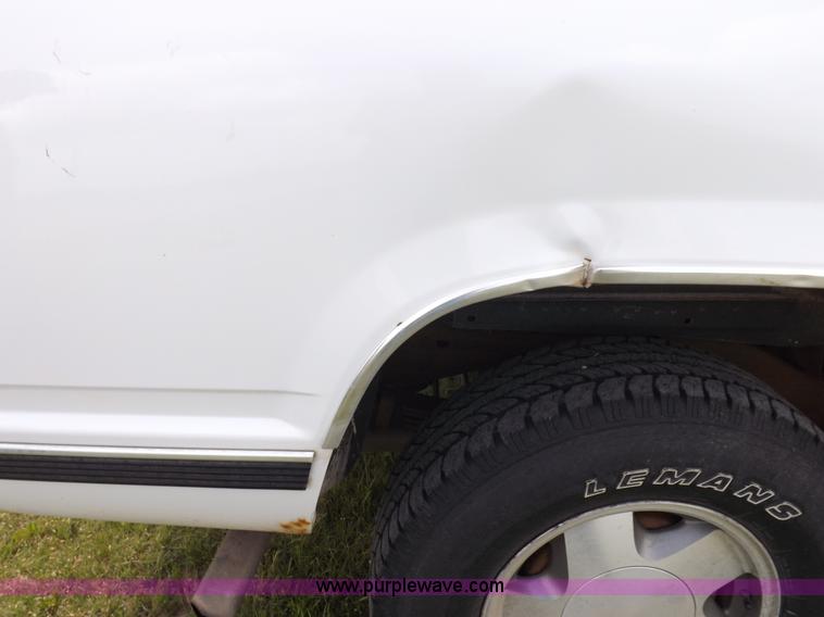 image for item K3920 1999 Chevrolet Tahoe LS SUV