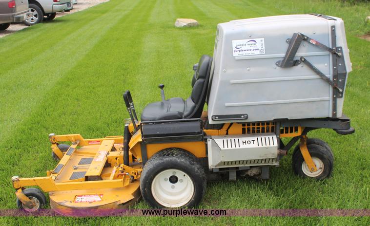 image for item K6776 2010 Walker MTGHS ZTR lawn mower
