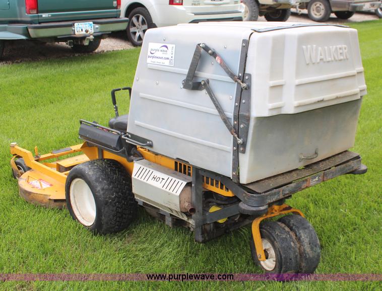 image for item K6776 2010 Walker MTGHS ZTR lawn mower