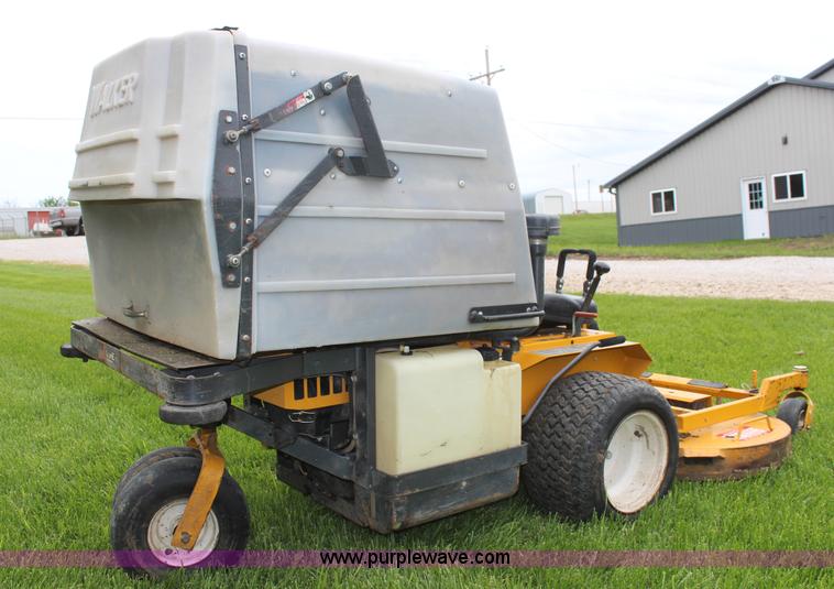 image for item K6776 2010 Walker MTGHS ZTR lawn mower