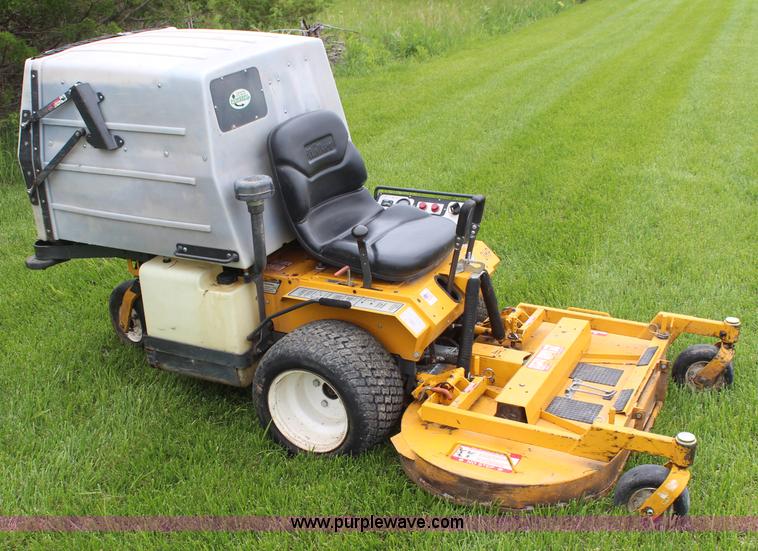 image for item K6776 2010 Walker MTGHS ZTR lawn mower