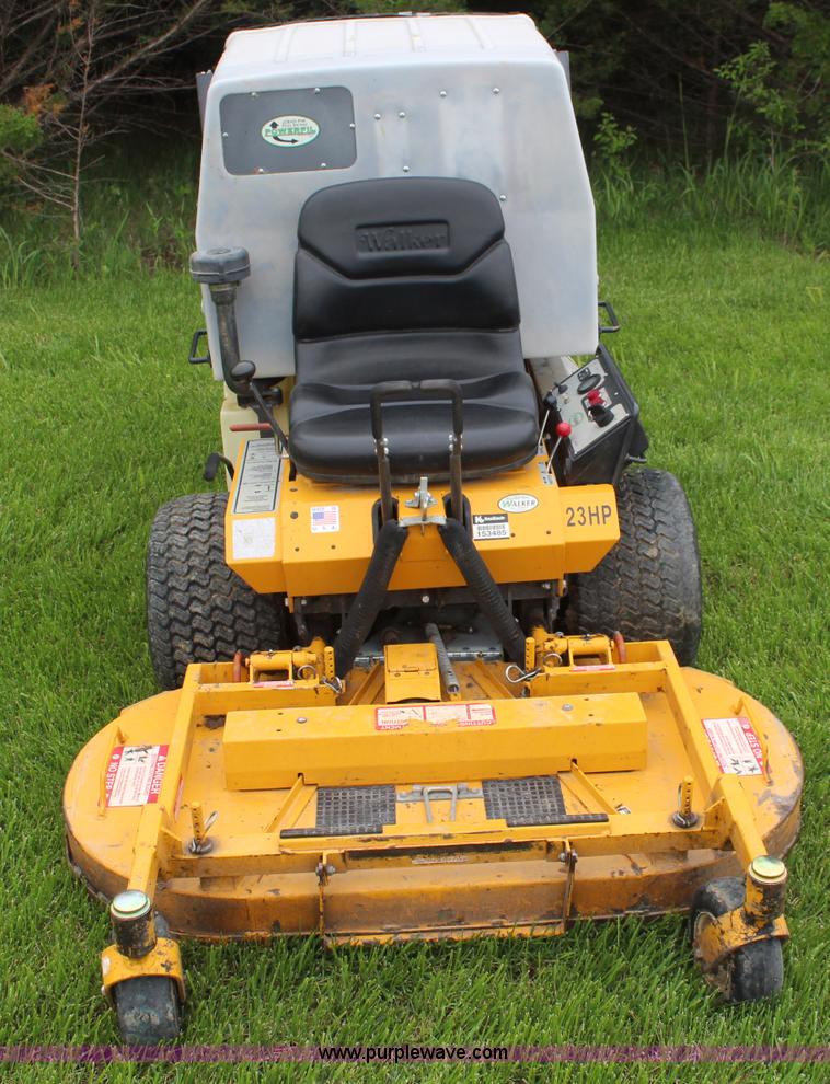 image for item K6776 2010 Walker MTGHS ZTR lawn mower