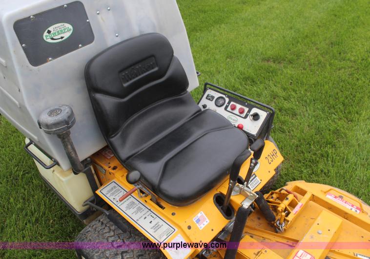 image for item K6776 2010 Walker MTGHS ZTR lawn mower