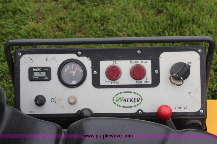 image for item K6776 2010 Walker MTGHS ZTR lawn mower