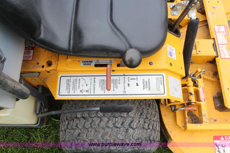 image for item K6776 2010 Walker MTGHS ZTR lawn mower