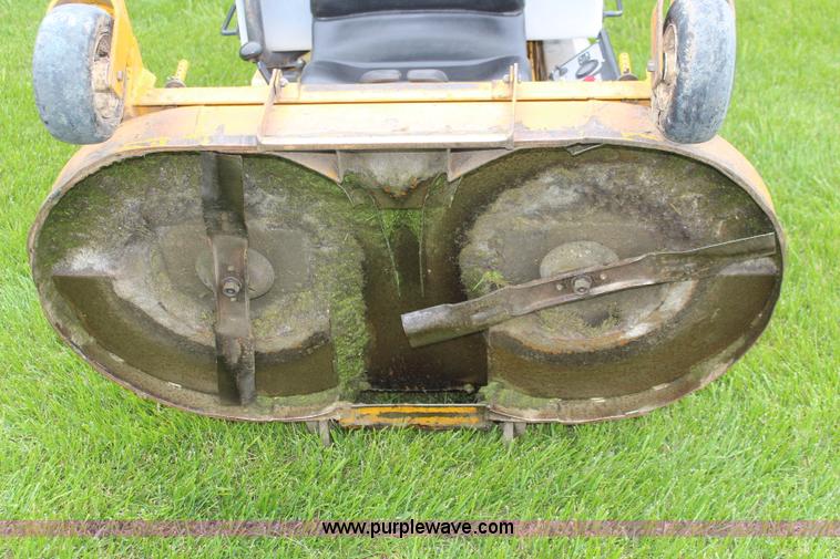 image for item K6776 2010 Walker MTGHS ZTR lawn mower