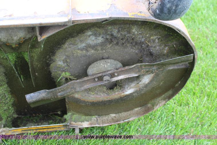 image for item K6776 2010 Walker MTGHS ZTR lawn mower