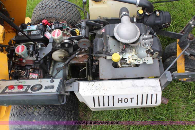 image for item K6776 2010 Walker MTGHS ZTR lawn mower