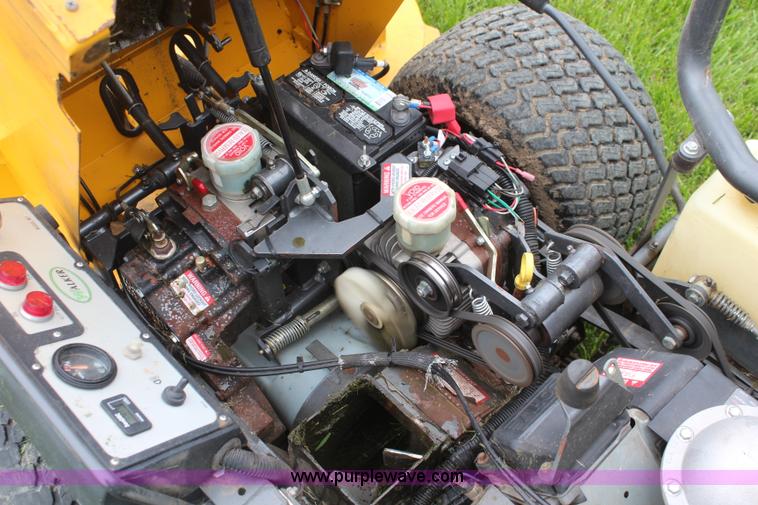 image for item K6776 2010 Walker MTGHS ZTR lawn mower