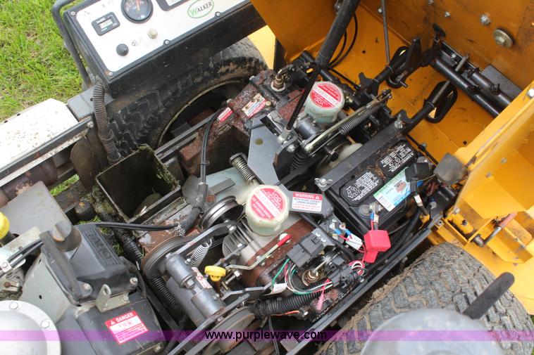 image for item K6776 2010 Walker MTGHS ZTR lawn mower