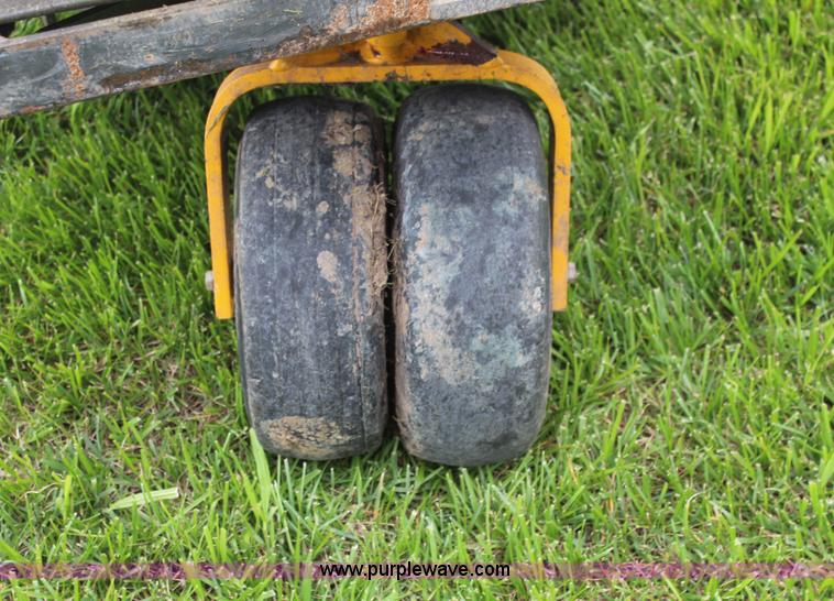 image for item K6776 2010 Walker MTGHS ZTR lawn mower