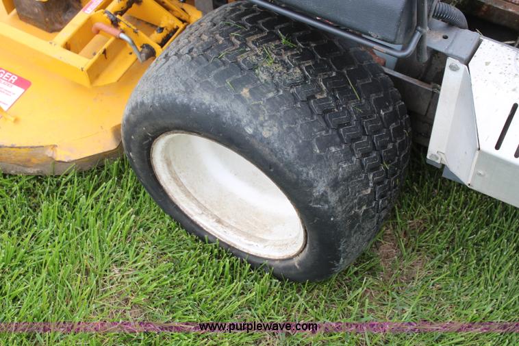image for item K6776 2010 Walker MTGHS ZTR lawn mower