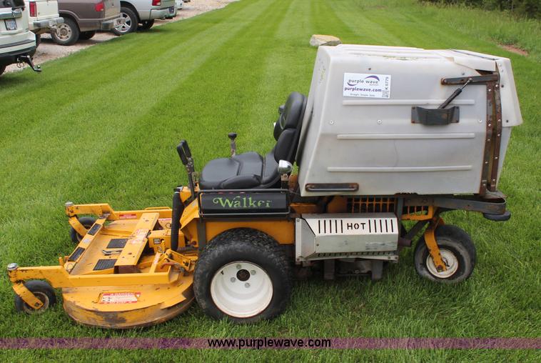 image for item K6779 2007 Walker MTGHS ZTR lawn mower