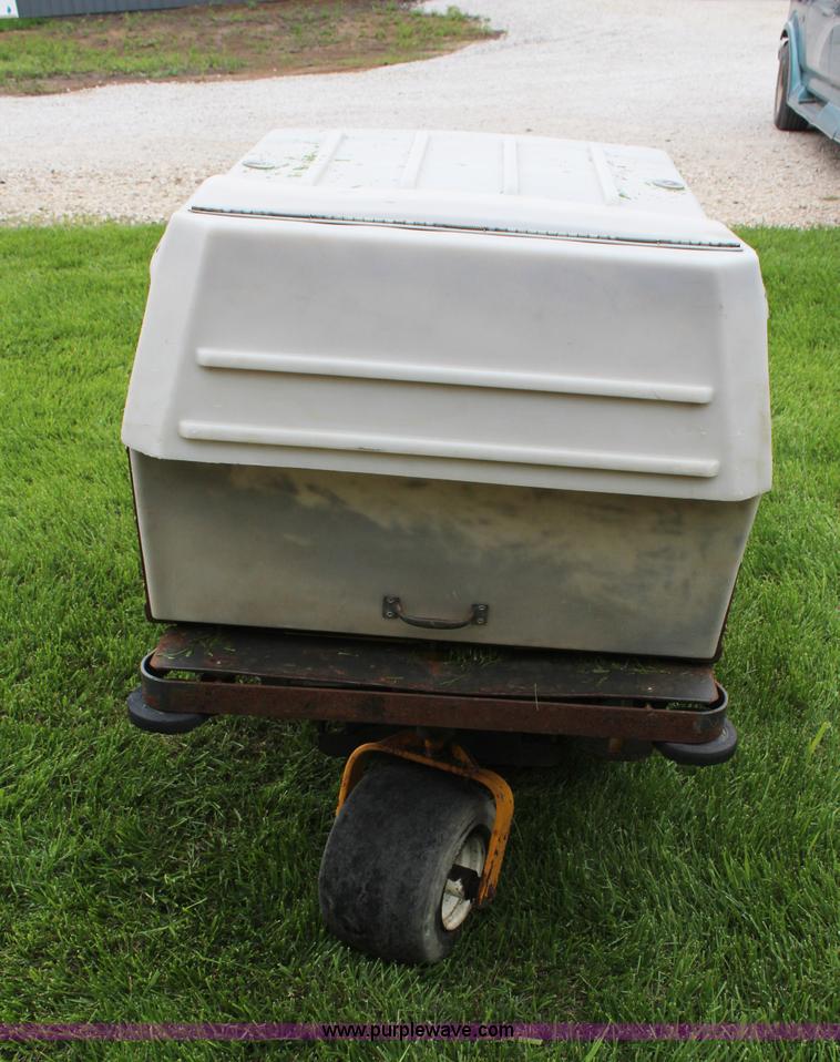 image for item K6779 2007 Walker MTGHS ZTR lawn mower