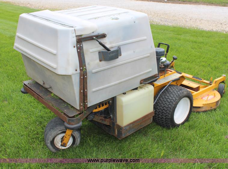 image for item K6779 2007 Walker MTGHS ZTR lawn mower