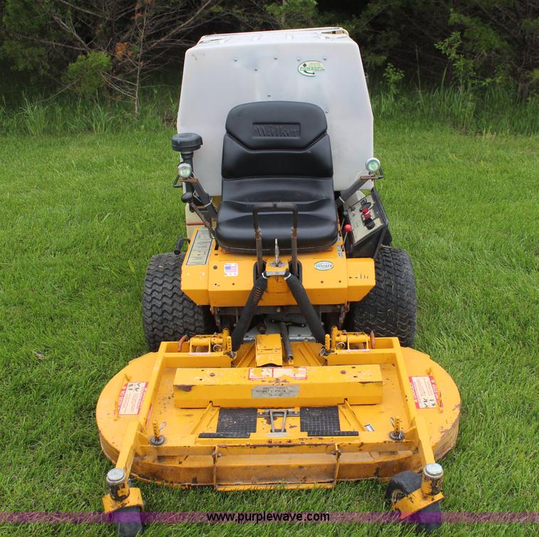 image for item K6779 2007 Walker MTGHS ZTR lawn mower