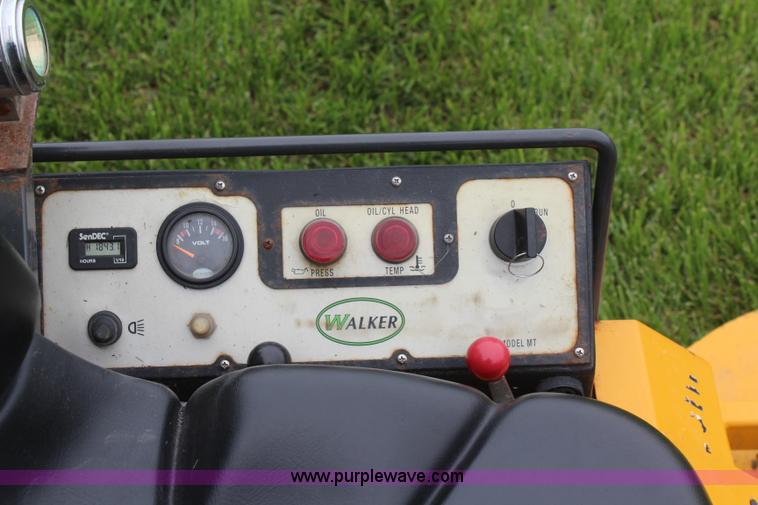image for item K6779 2007 Walker MTGHS ZTR lawn mower