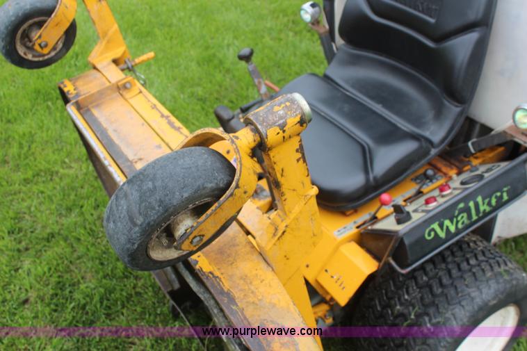 image for item K6779 2007 Walker MTGHS ZTR lawn mower
