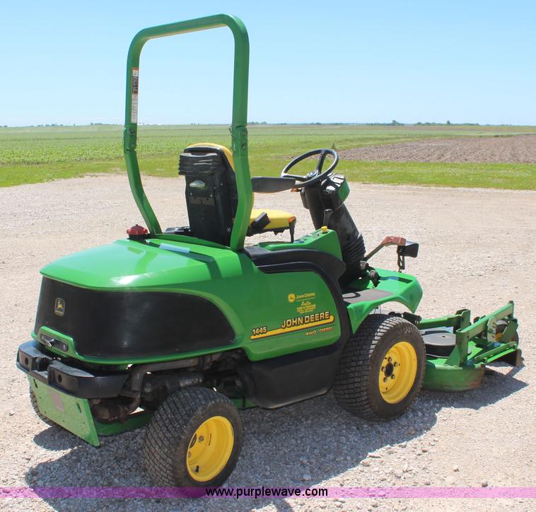image for item K6789 John Deere 856 lawn mower