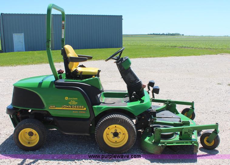 image for item K6789 John Deere 856 lawn mower
