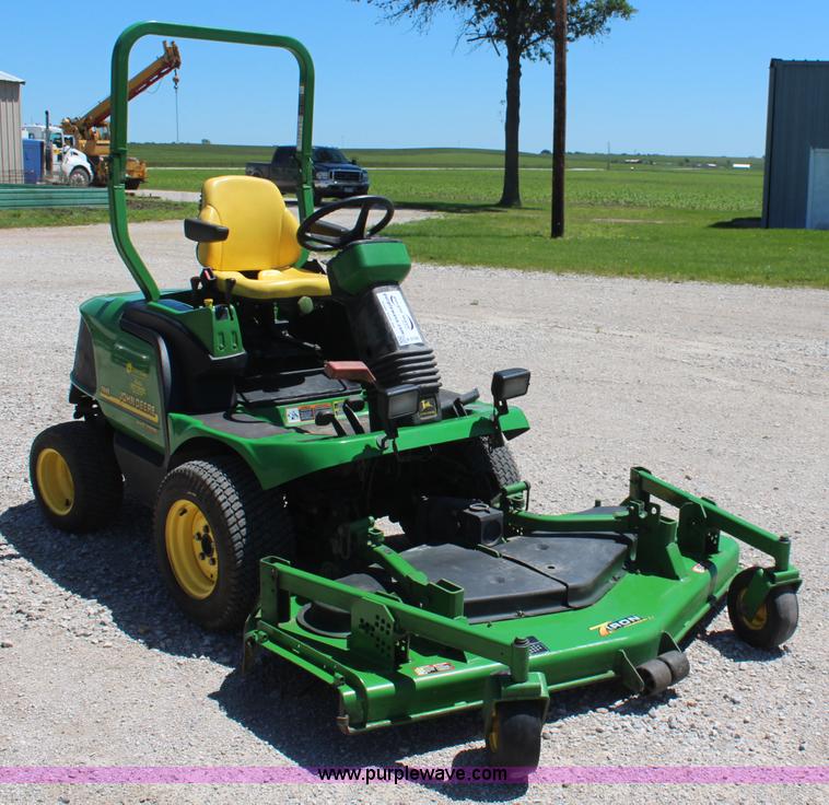 image for item K6789 John Deere 856 lawn mower