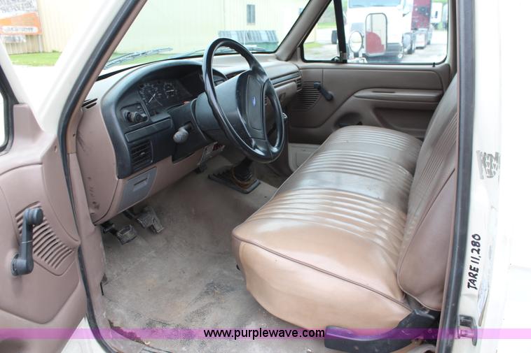 image for item K6867 1992 Ford F450 Super Duty service truck