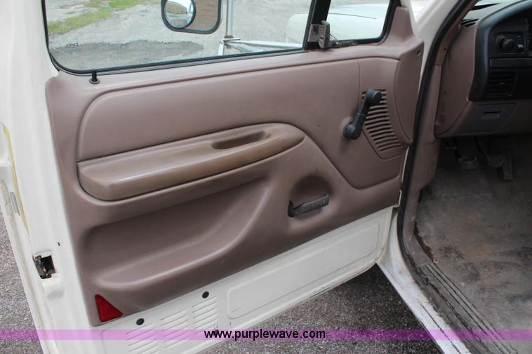 image for item K6867 1992 Ford F450 Super Duty service truck