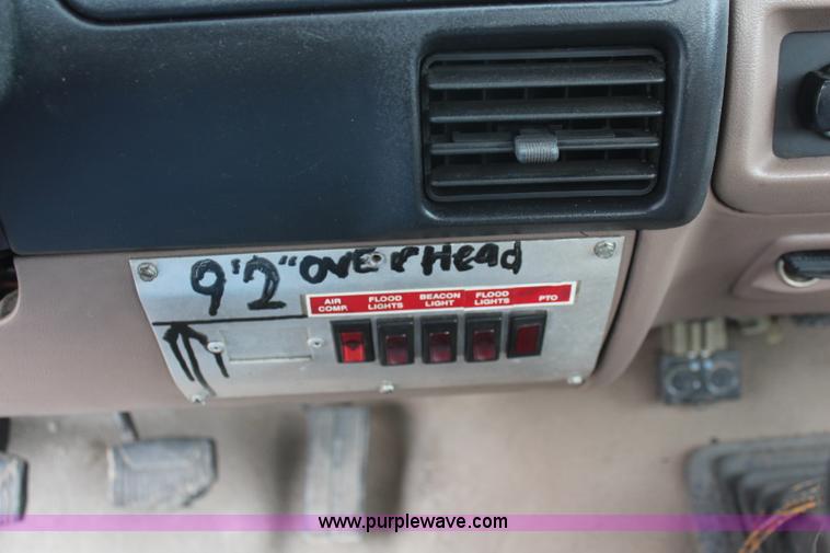 image for item K6867 1992 Ford F450 Super Duty service truck