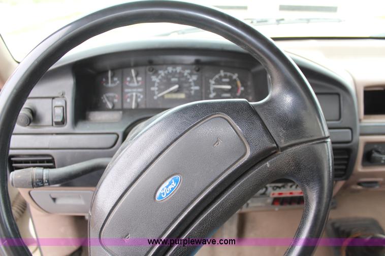 image for item K6867 1992 Ford F450 Super Duty service truck