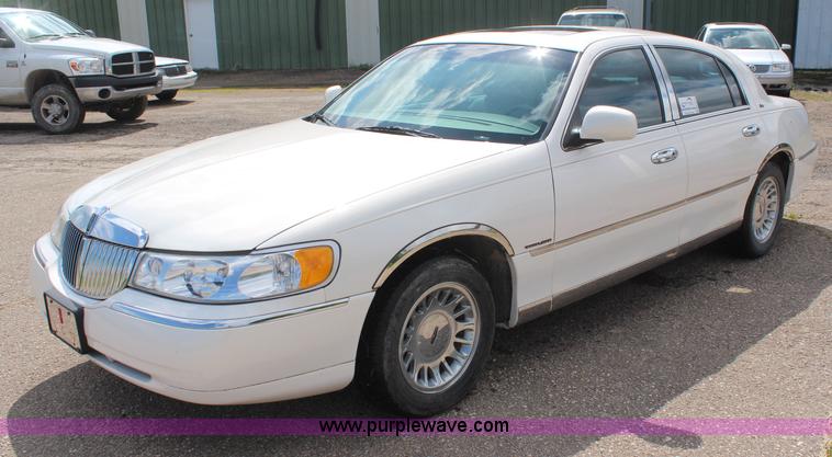 image for item K6878 1998 Lincoln Town Car Cartier