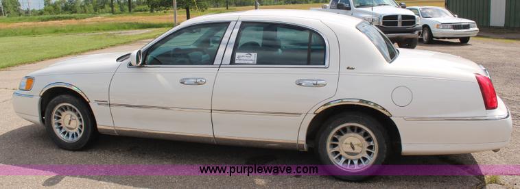 image for item K6878 1998 Lincoln Town Car Cartier