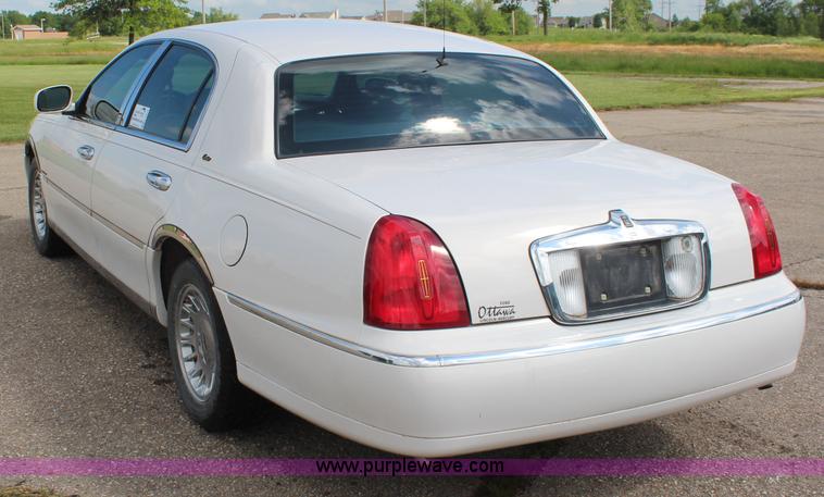 image for item K6878 1998 Lincoln Town Car Cartier
