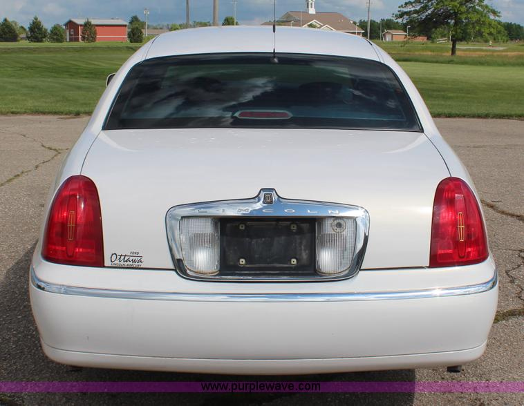 image for item K6878 1998 Lincoln Town Car Cartier