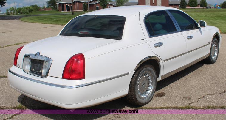 image for item K6878 1998 Lincoln Town Car Cartier