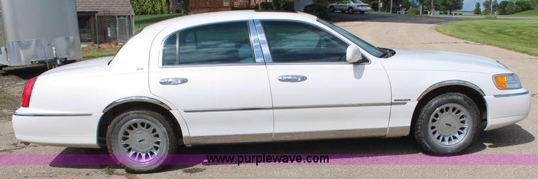 image for item K6878 1998 Lincoln Town Car Cartier