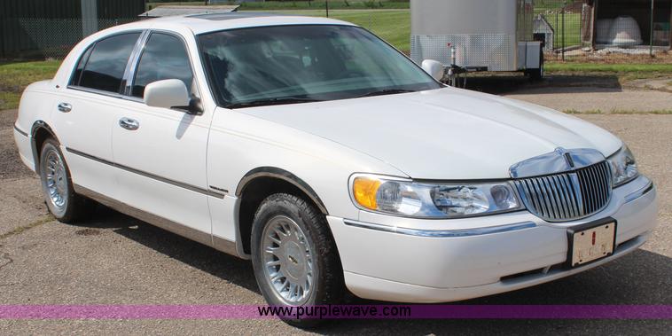 image for item K6878 1998 Lincoln Town Car Cartier