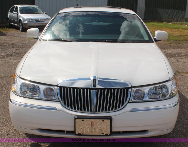 image for item K6878 1998 Lincoln Town Car Cartier