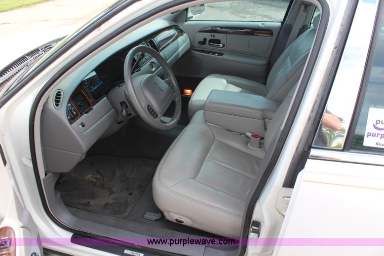 image for item K6878 1998 Lincoln Town Car Cartier