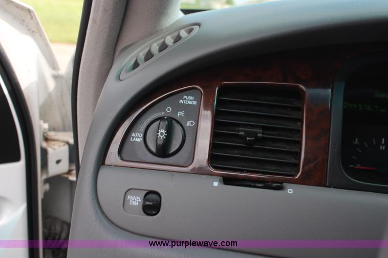 image for item K6878 1998 Lincoln Town Car Cartier