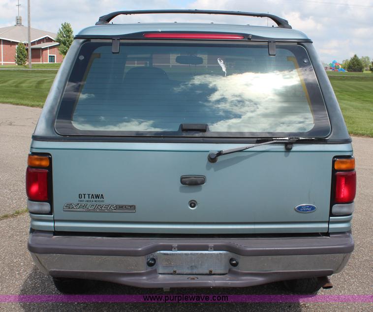 image for item K6879 1996 Ford Explorer XLT SUV