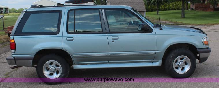 image for item K6879 1996 Ford Explorer XLT SUV