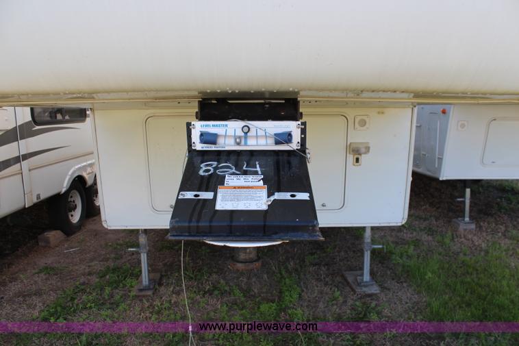 image for item K6950 2008 Forest River Cardinal LE 32'L camper