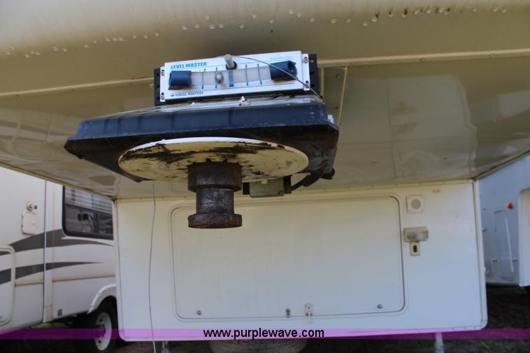 image for item K6950 2008 Forest River Cardinal LE 32'L camper