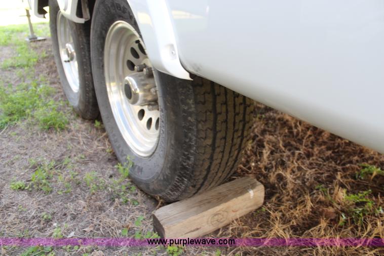 image for item K6950 2008 Forest River Cardinal LE 32'L camper