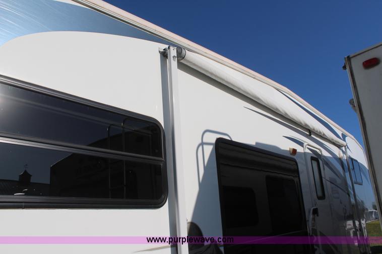 image for item K6950 2008 Forest River Cardinal LE 32'L camper