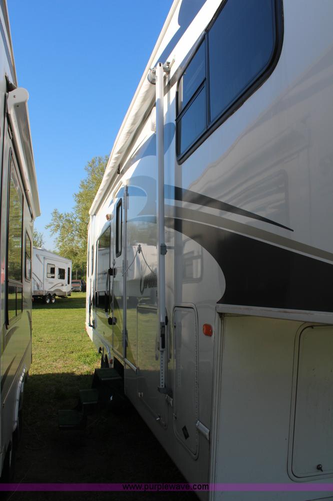 image for item K6950 2008 Forest River Cardinal LE 32'L camper