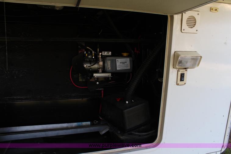 image for item K6950 2008 Forest River Cardinal LE 32'L camper