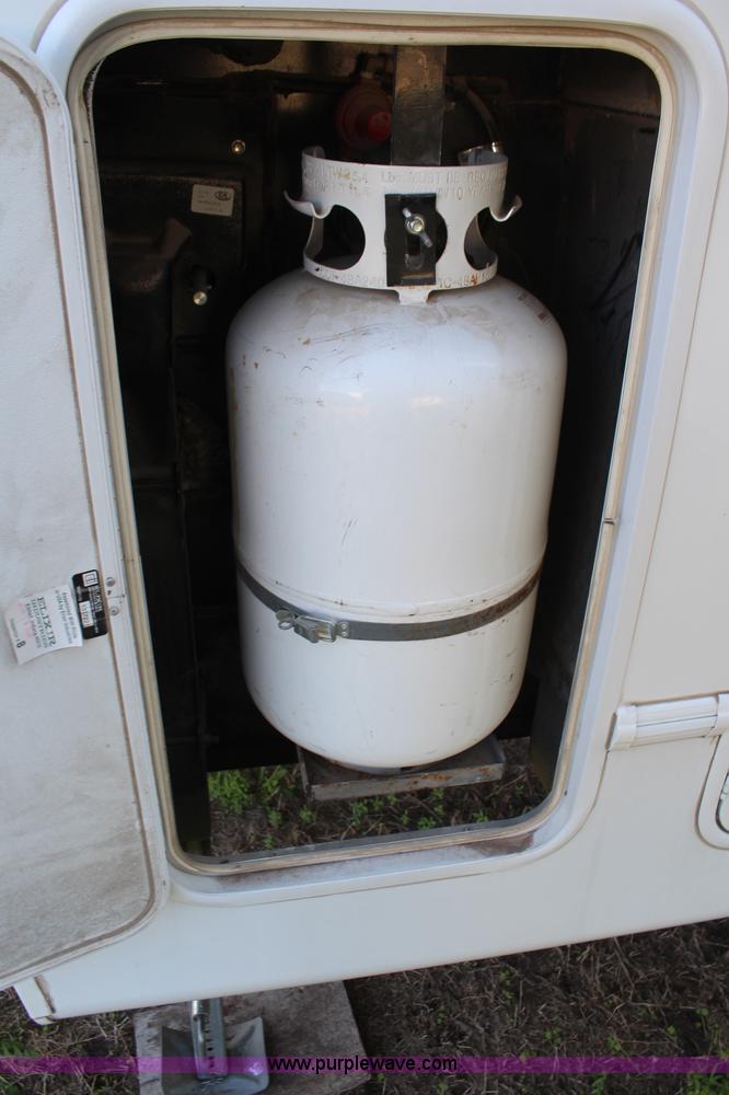 image for item K6950 2008 Forest River Cardinal LE 32'L camper