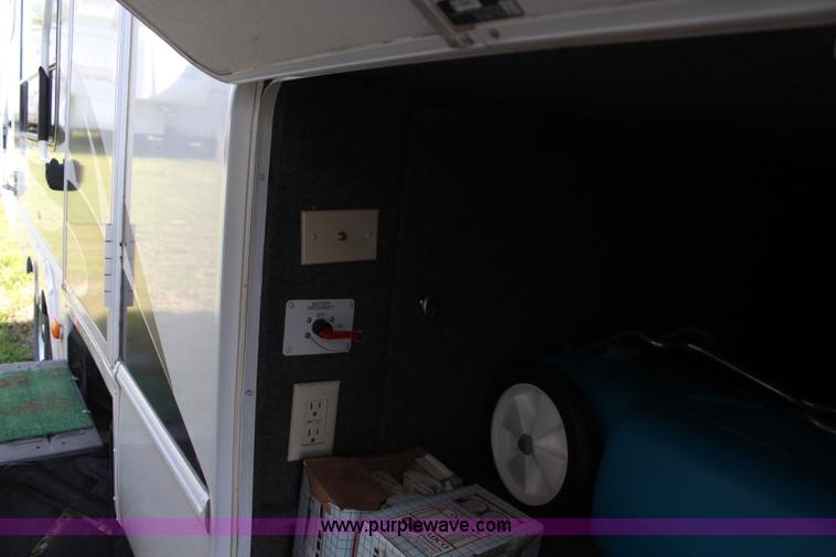 image for item K6950 2008 Forest River Cardinal LE 32'L camper