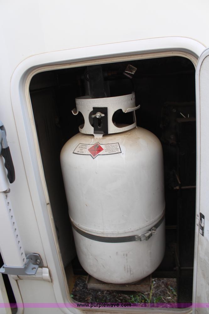 image for item K6950 2008 Forest River Cardinal LE 32'L camper